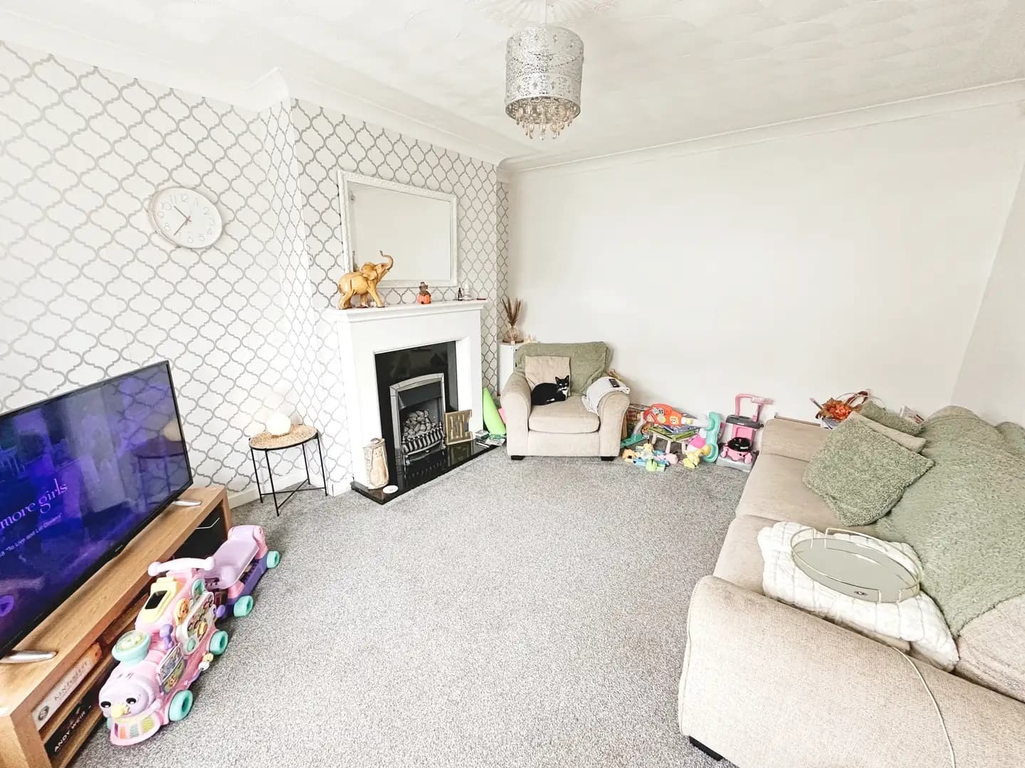 property photo 3 of 32