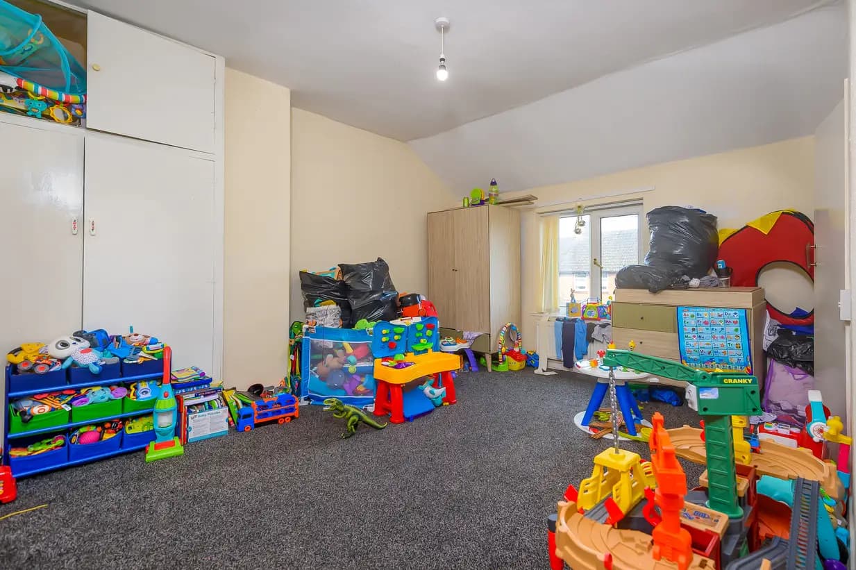 property photo 11 of 20