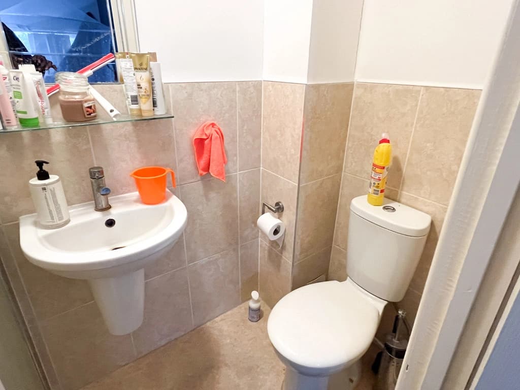 property photo 8 of 20