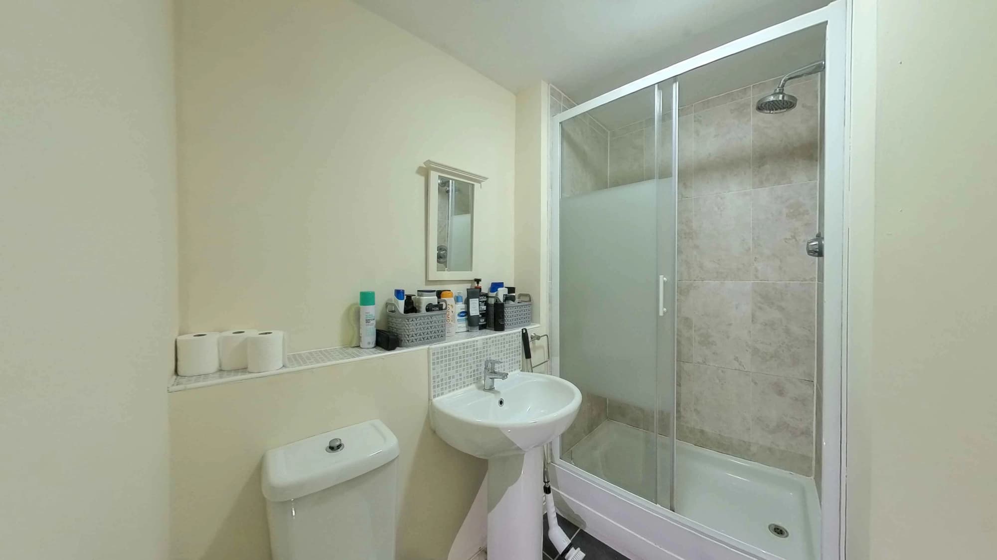 property photo 5 of 9
