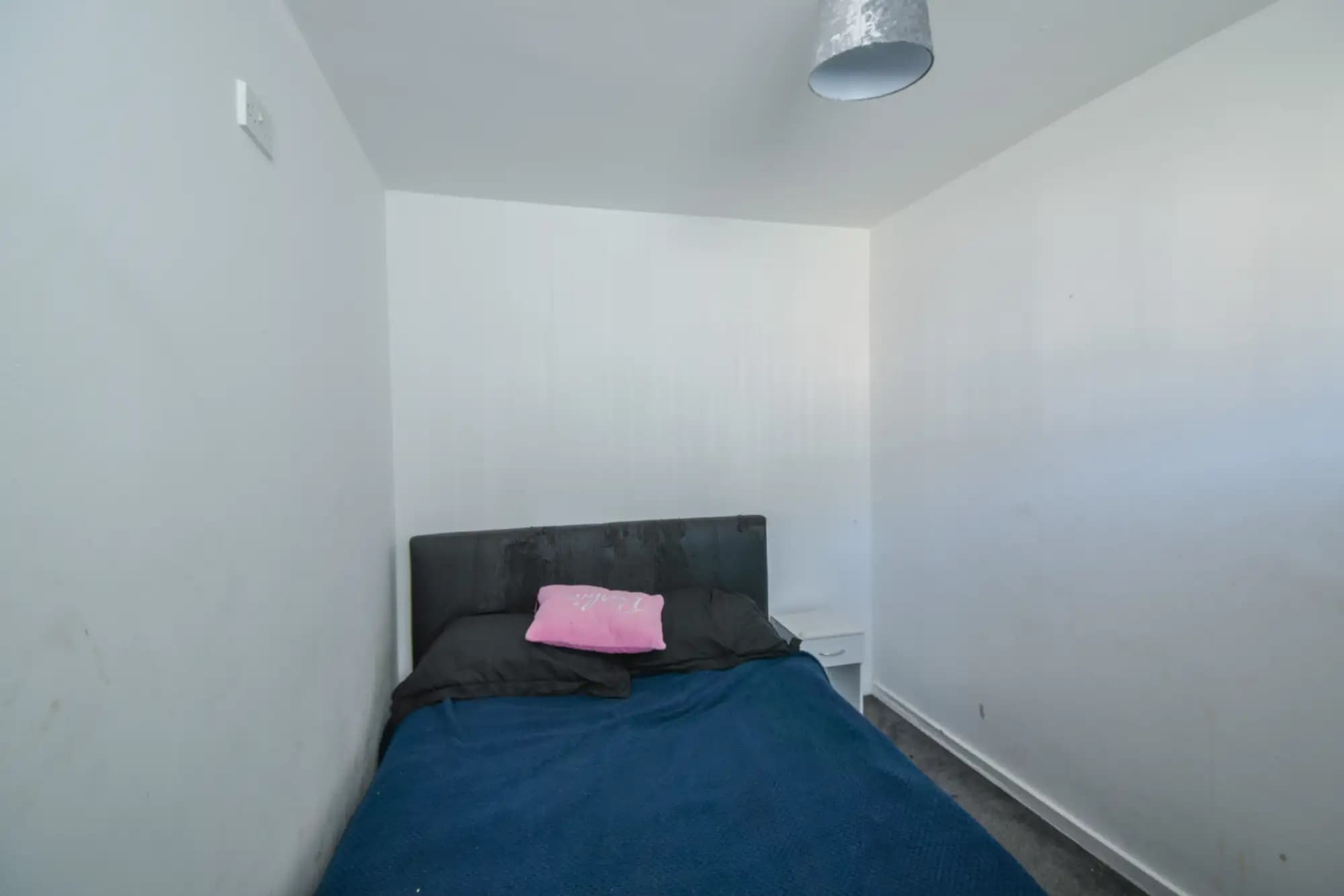 property photo 8 of 12