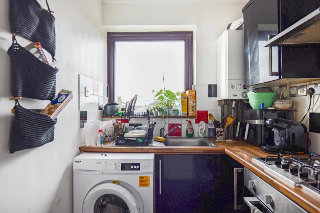 property photo 4 of 16
