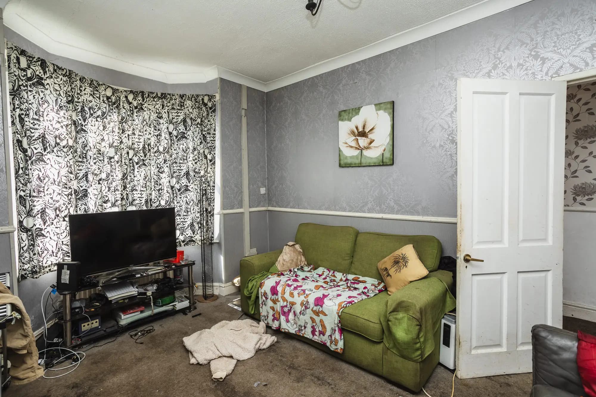 property photo 5 of 18