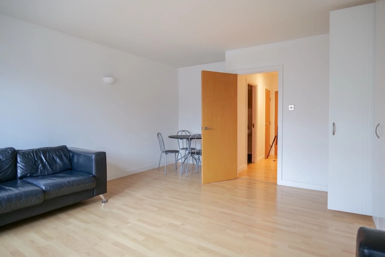property photo 4 of 15