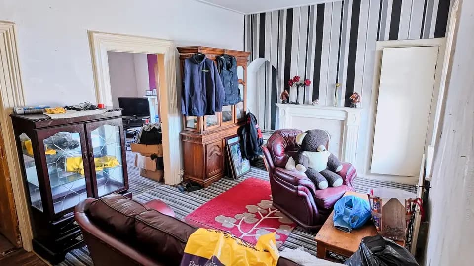 property photo 6 of 9
