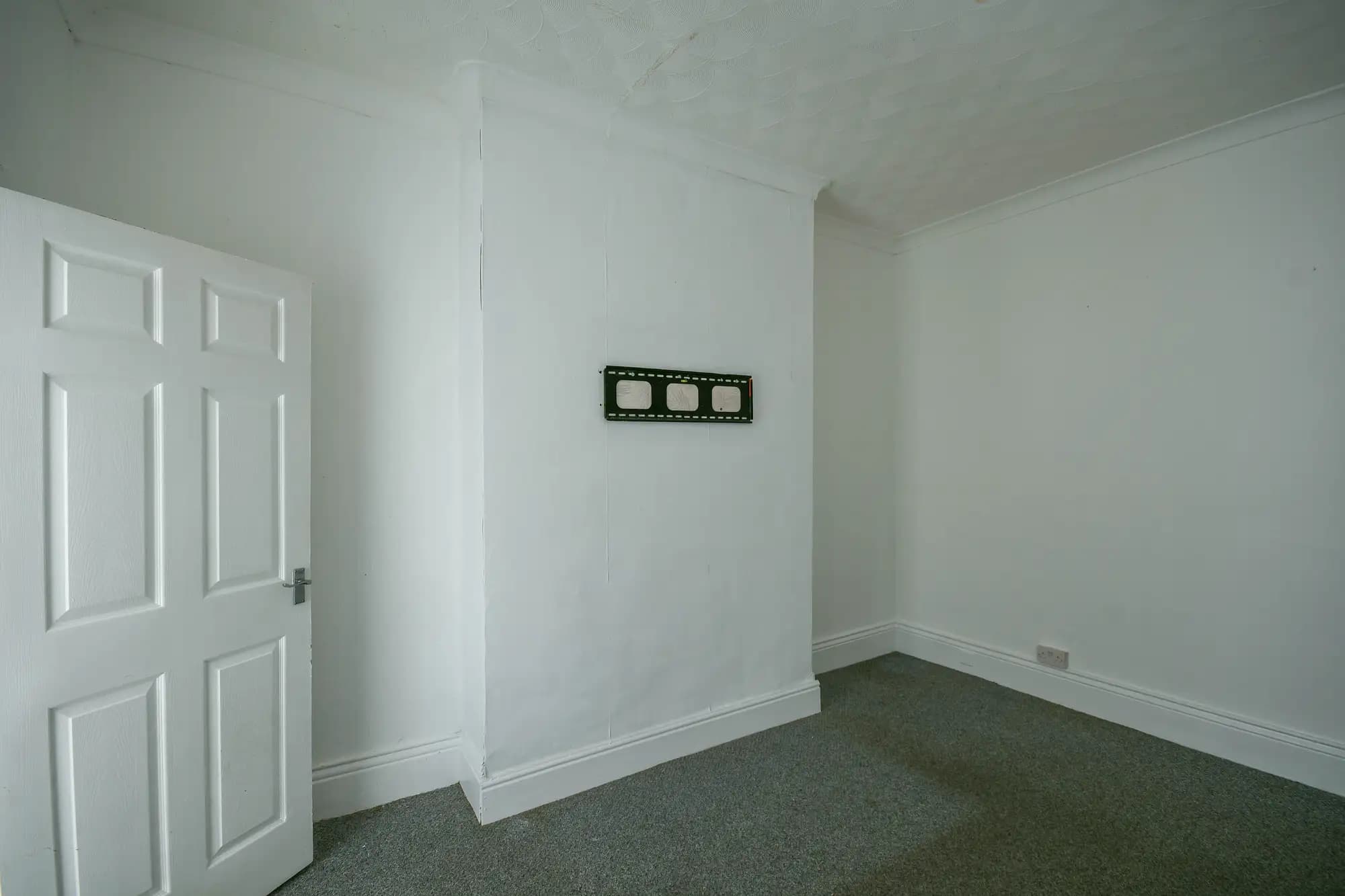 property photo 10 of 17