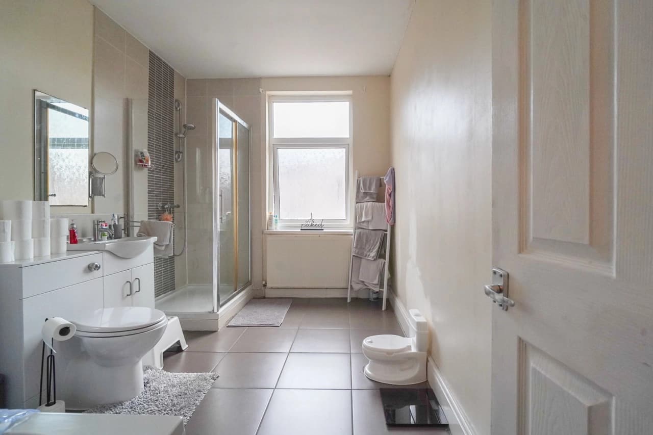 property photo 10 of 20
