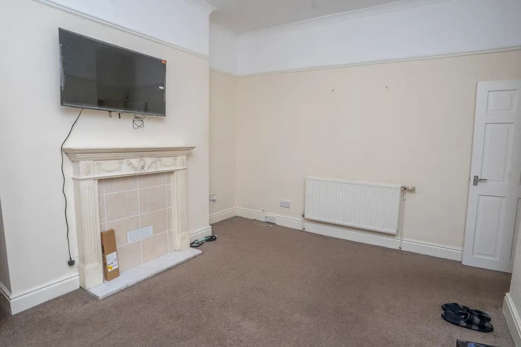 property photo 7 of 32