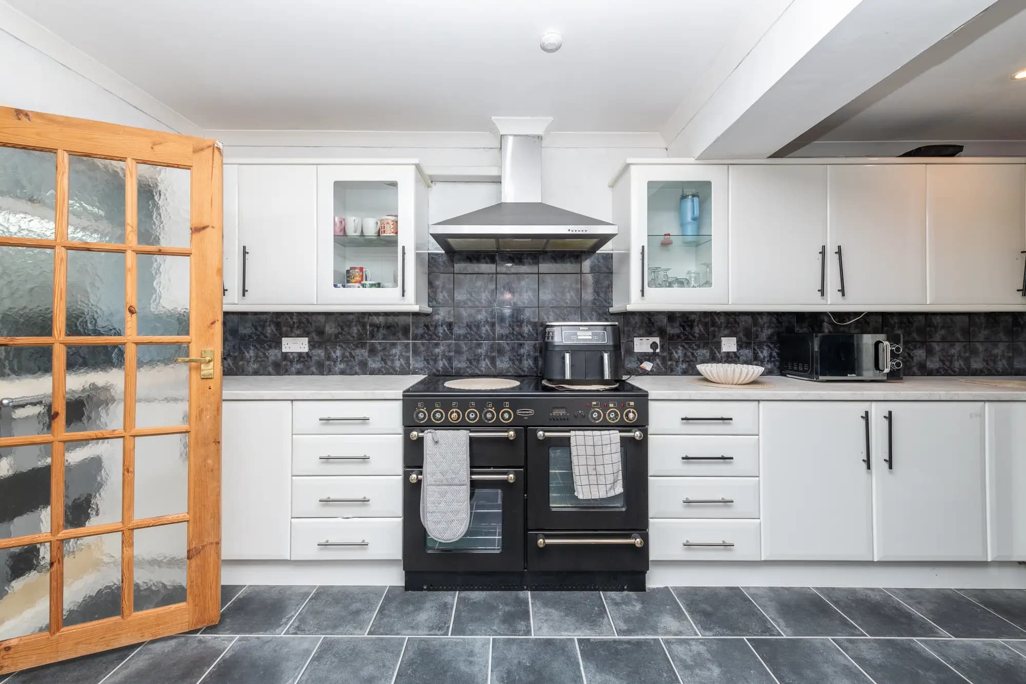 property photo 9 of 26