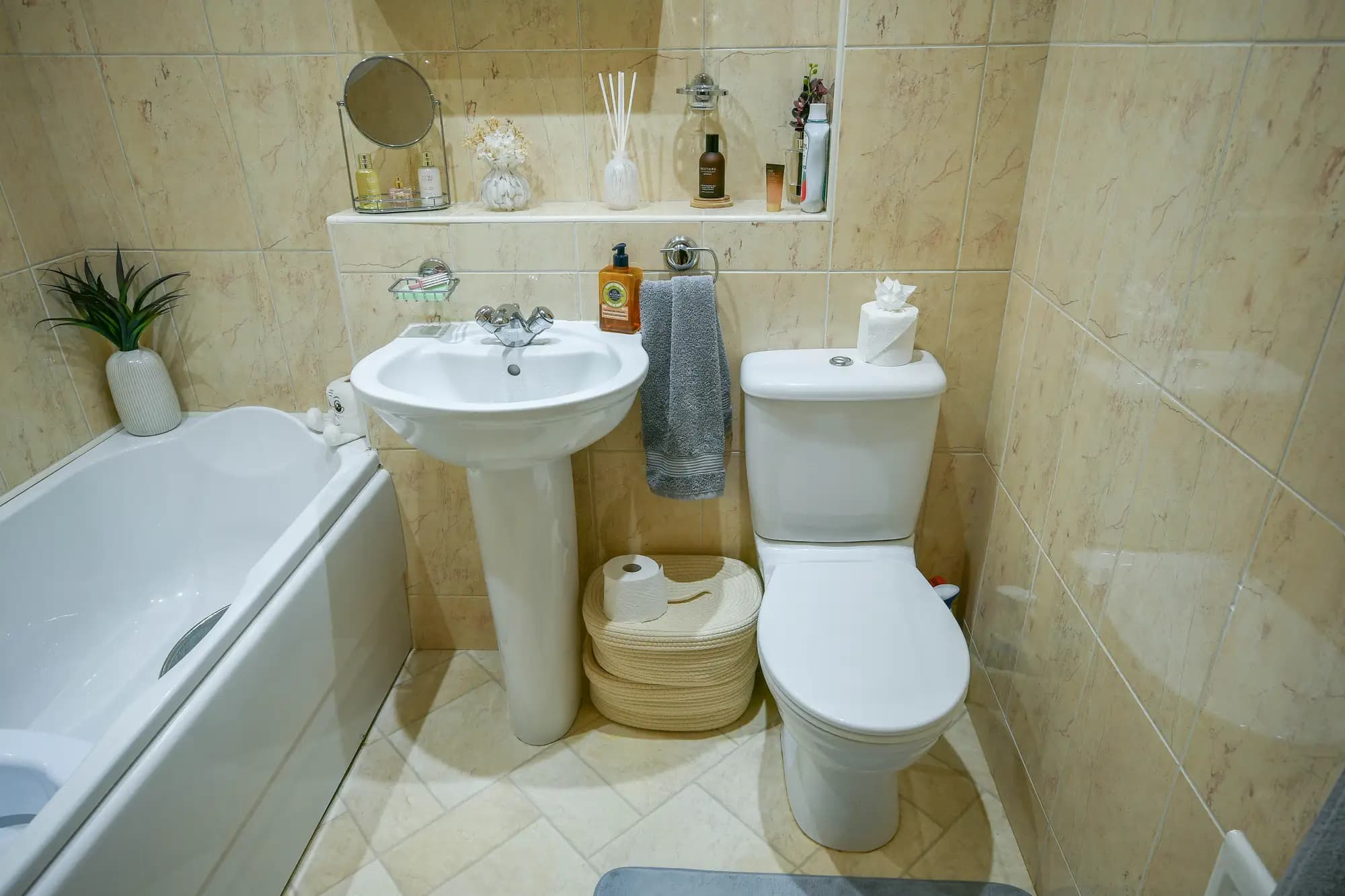 property photo 8 of 18