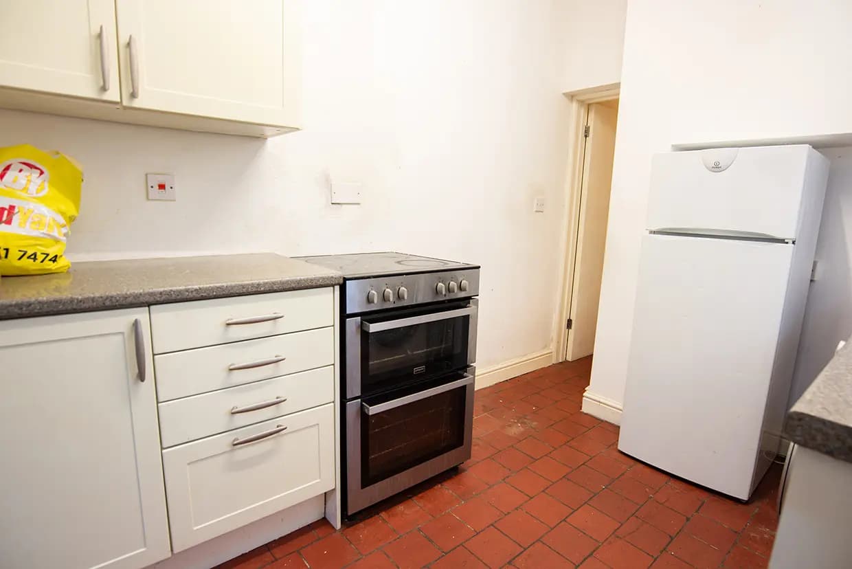 property photo 6 of 30