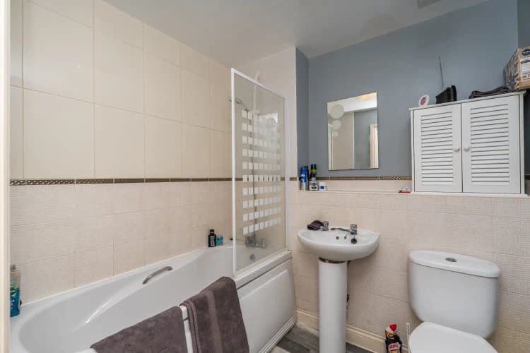 property photo 11 of 32