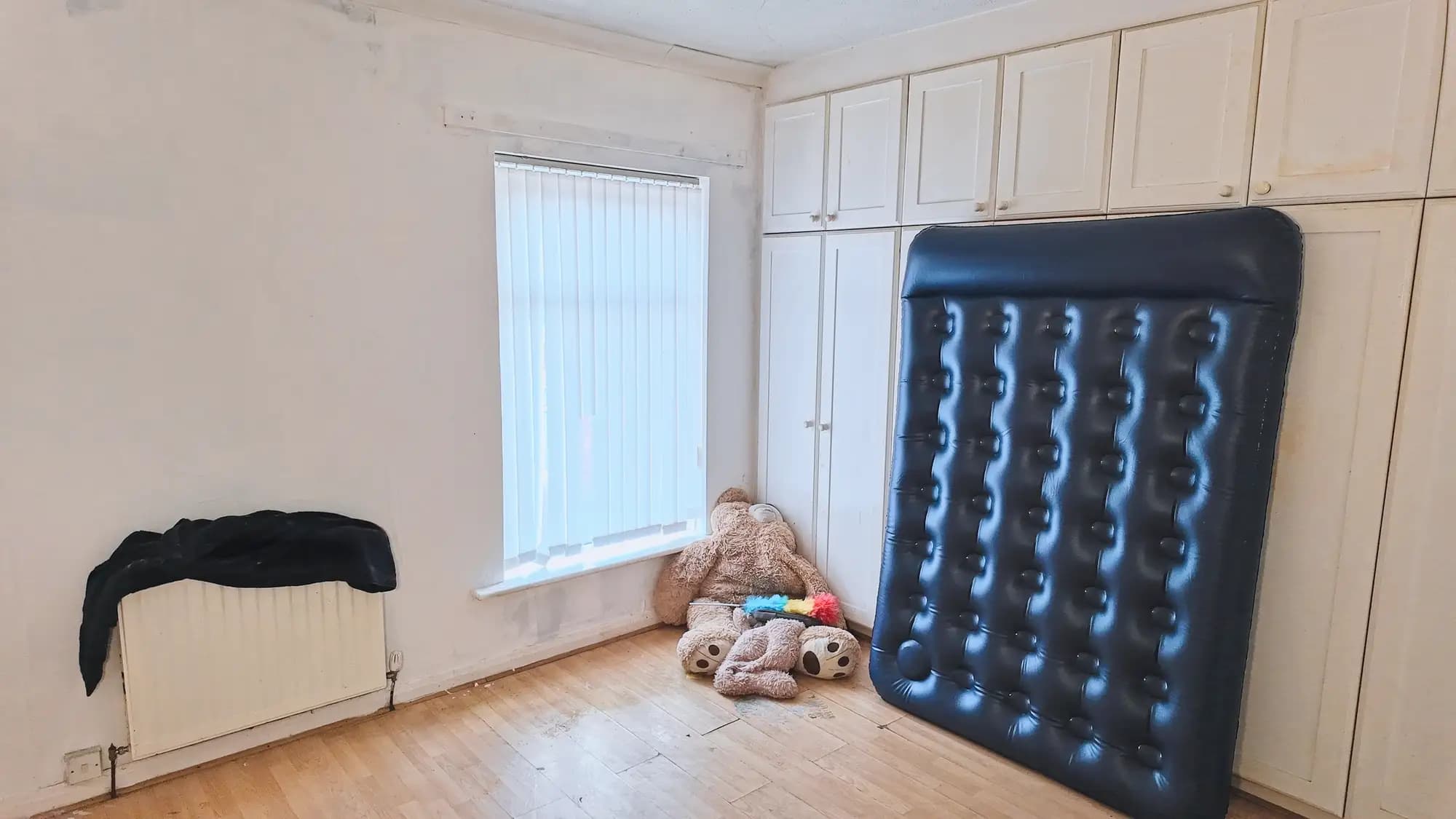 property photo 6 of 18
