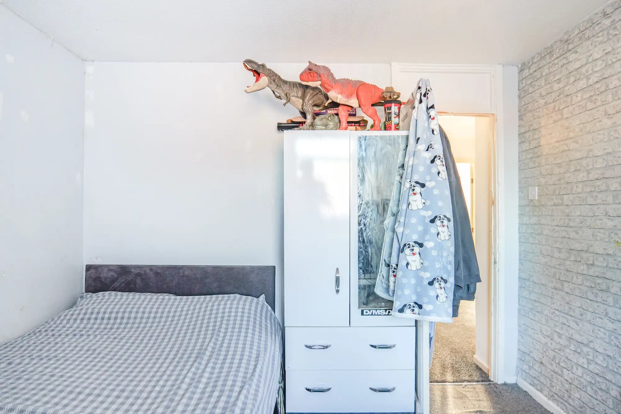 property photo 16 of 30