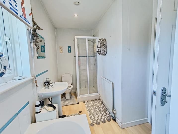 property photo 8 of 19