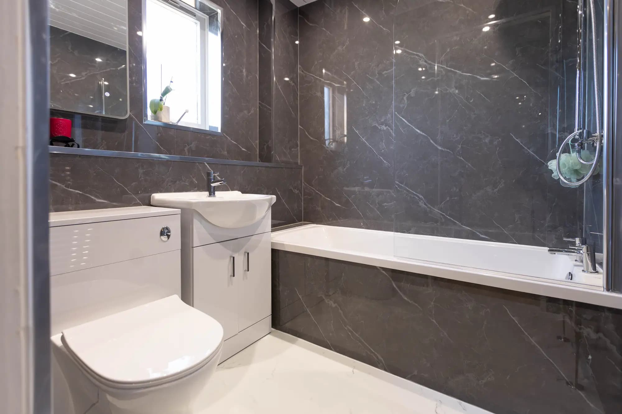 property photo 8 of 18