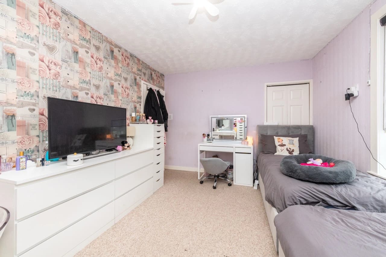 property photo 16 of 24