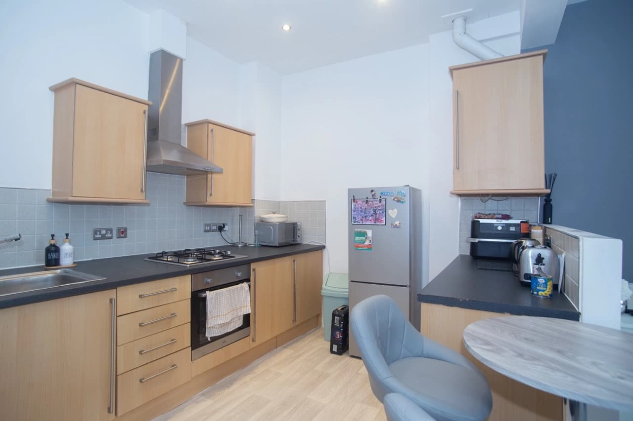 property photo 9 of 24