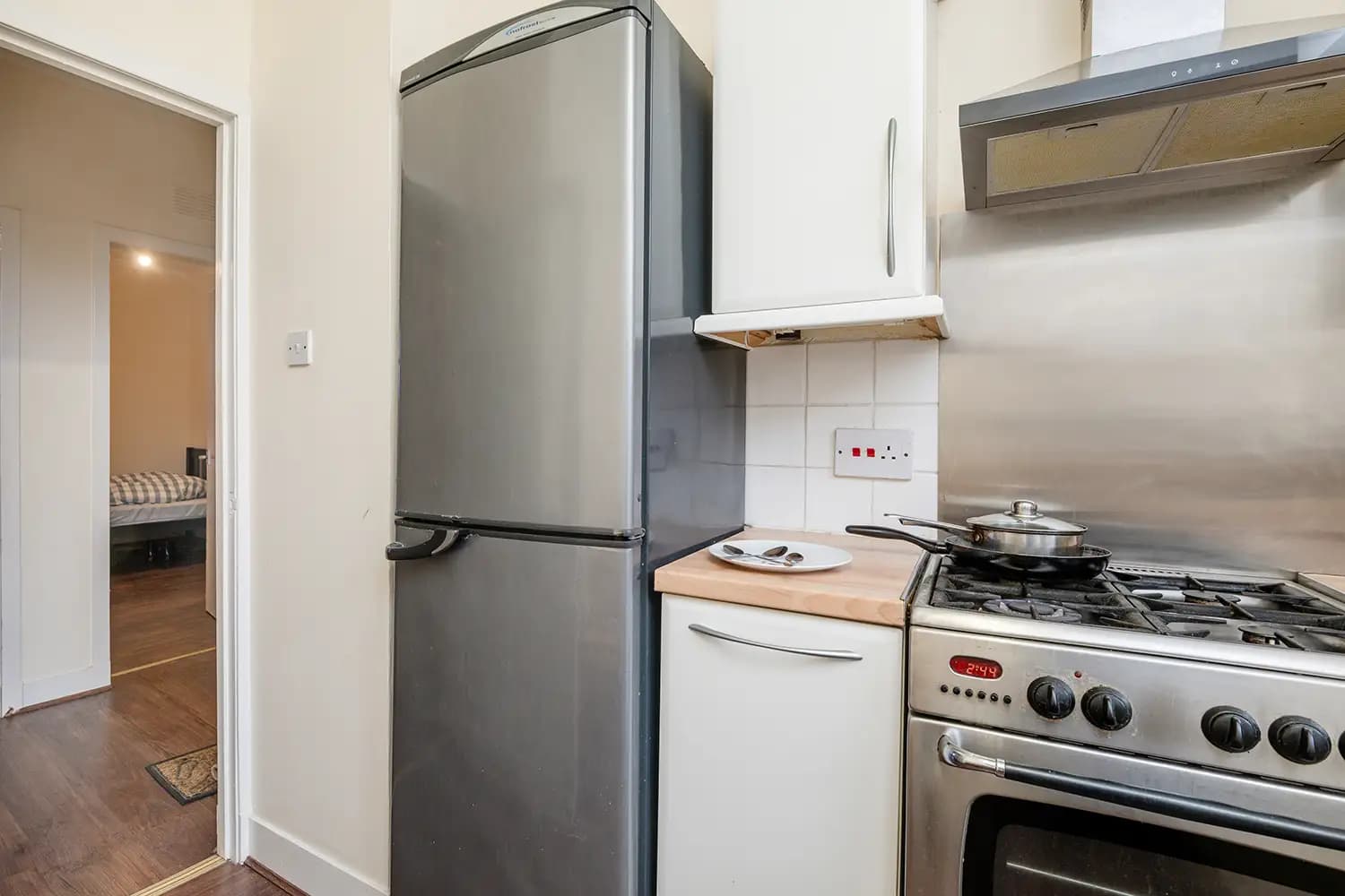 property photo 6 of 16