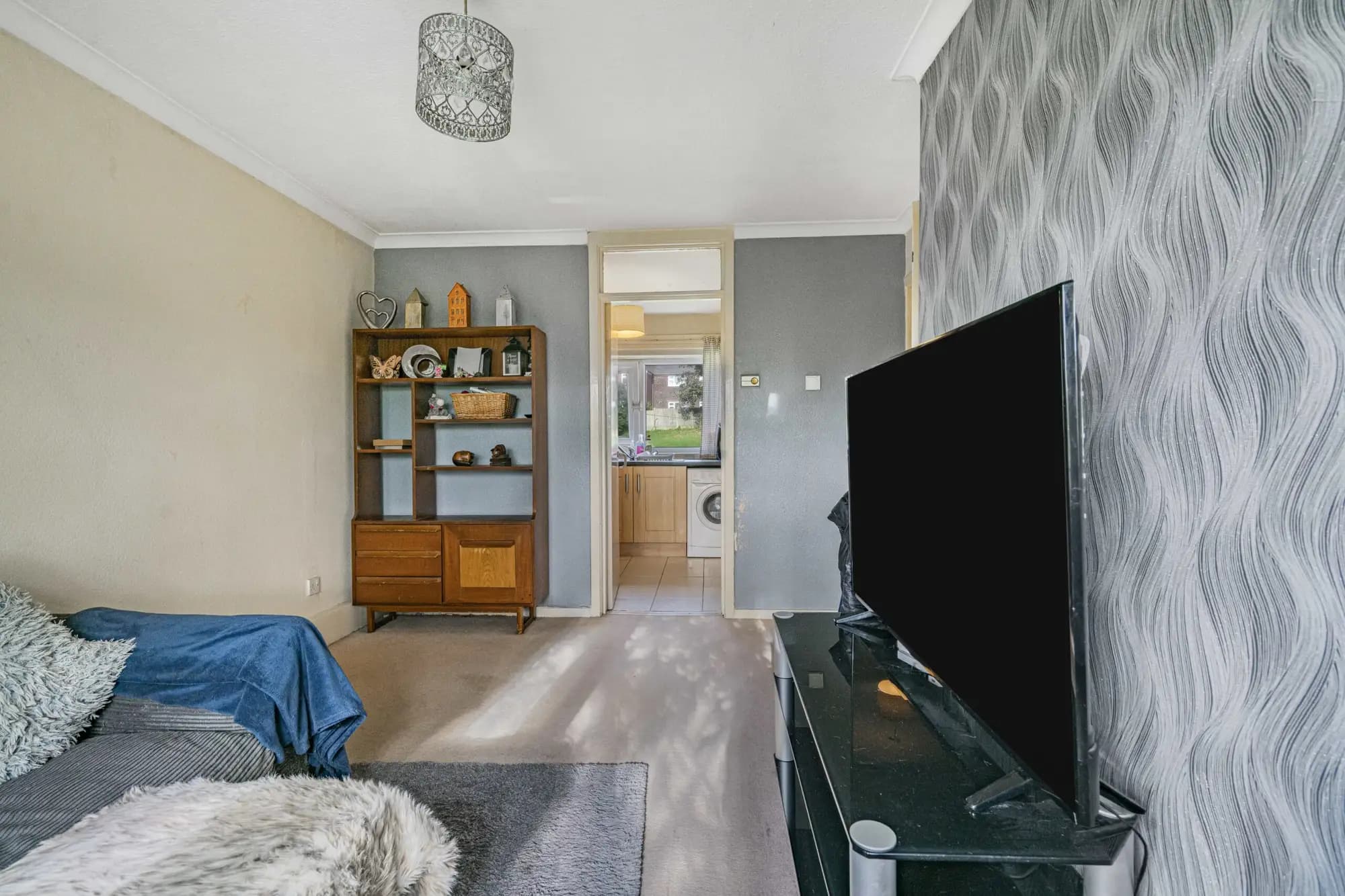 property photo 4 of 9