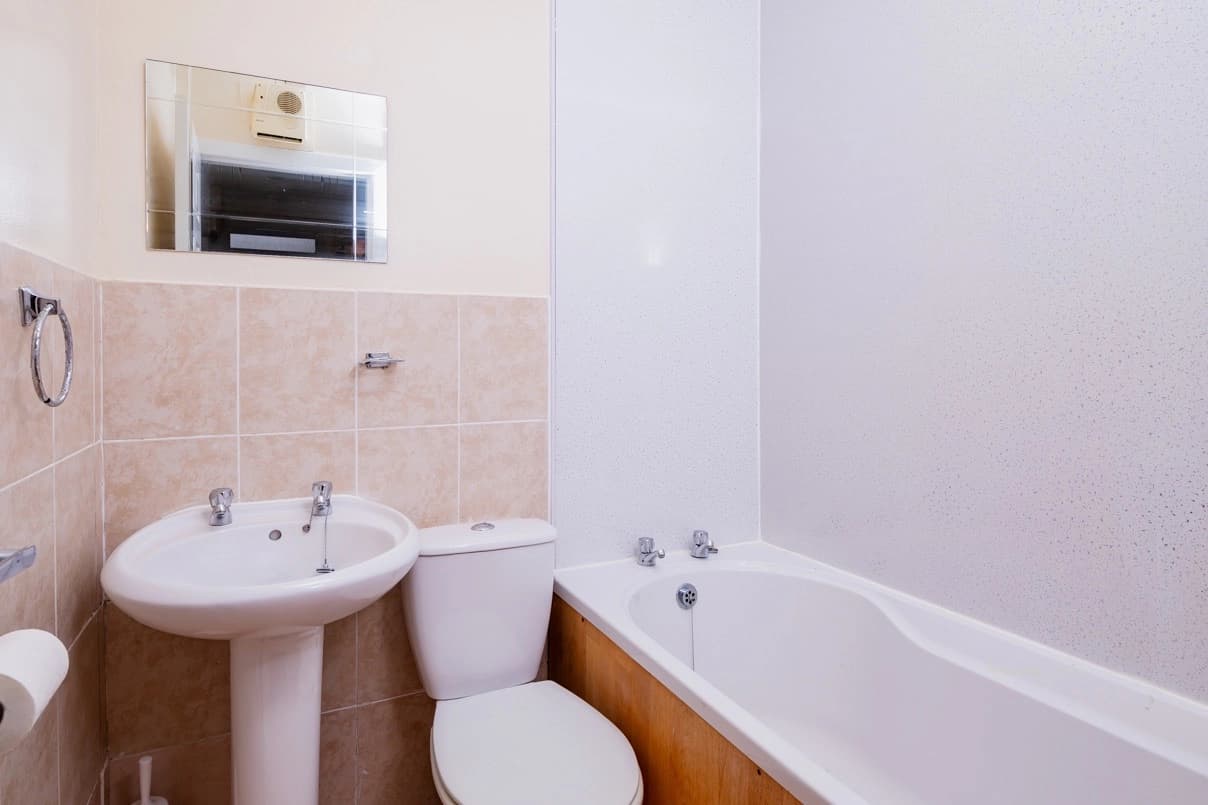 property photo 6 of 16