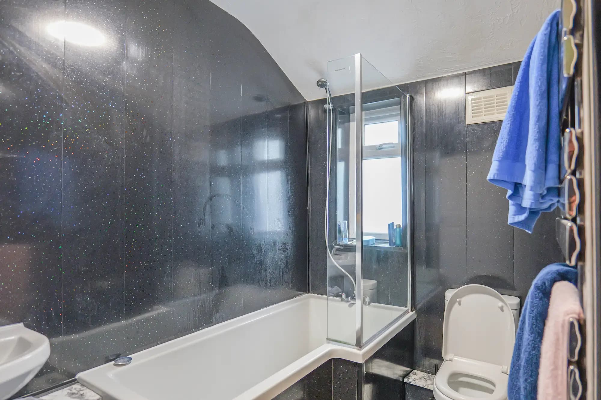 property photo 5 of 19