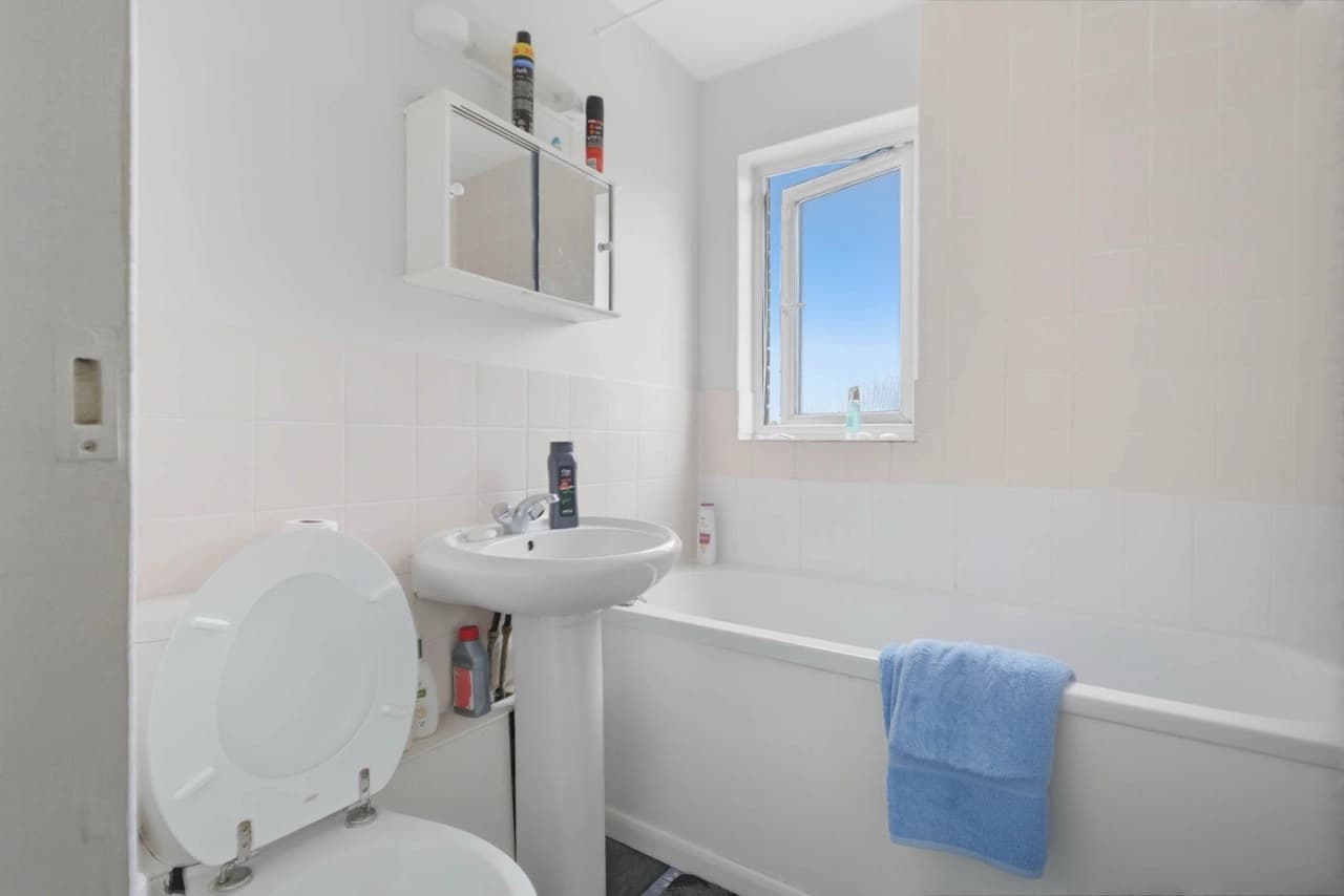 property photo 8 of 17