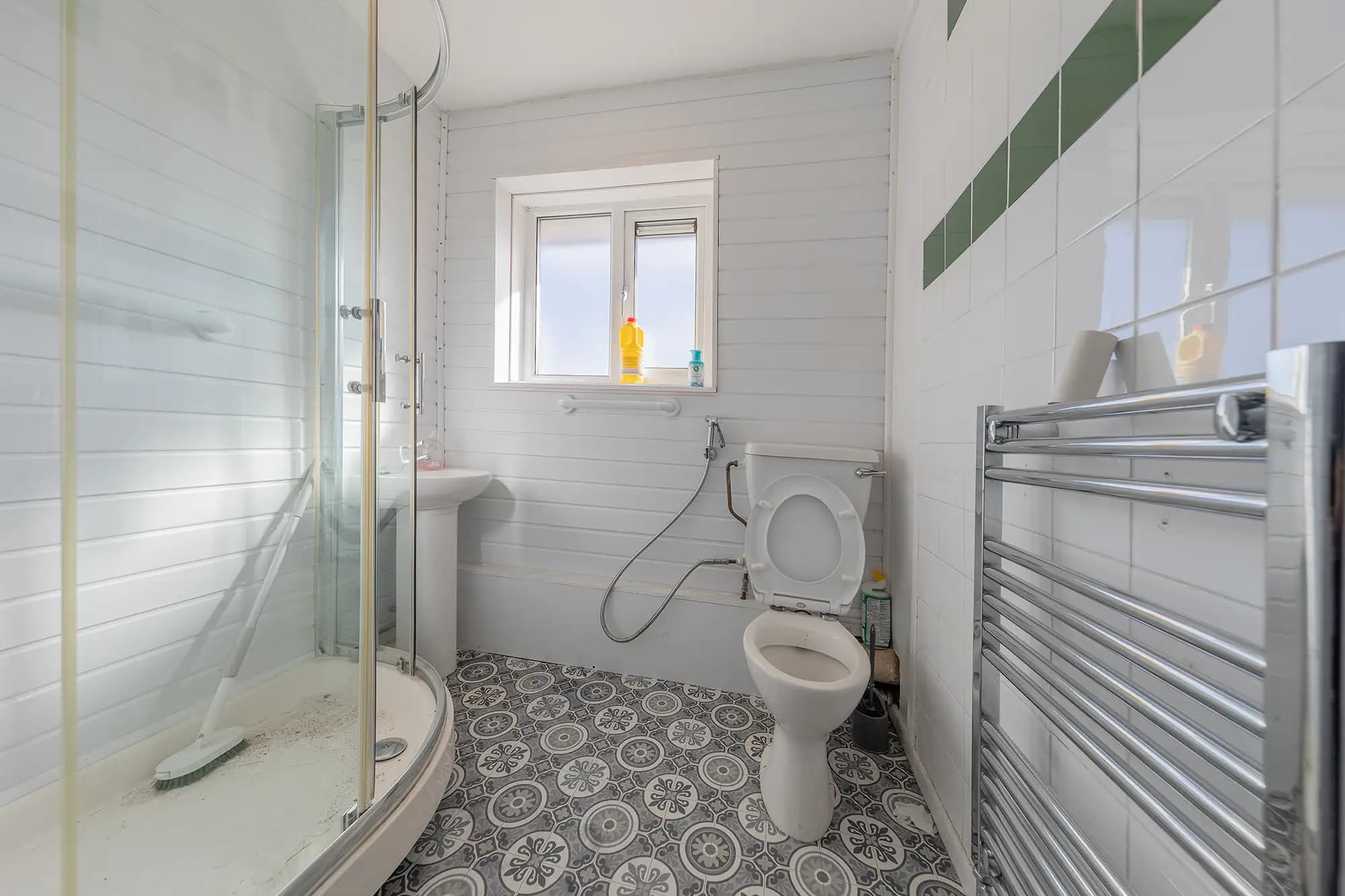 property photo 8 of 15