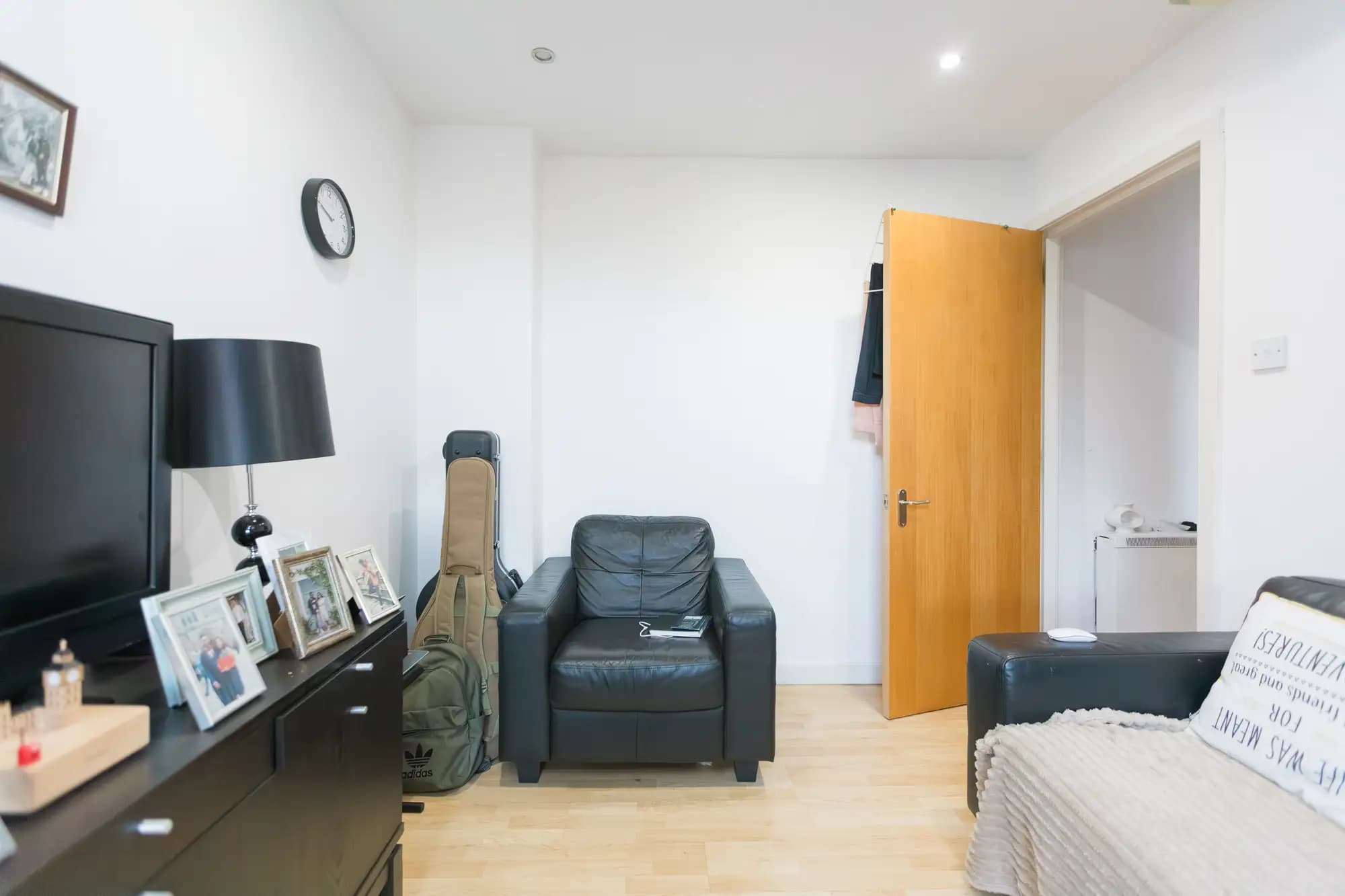 property photo 4 of 32