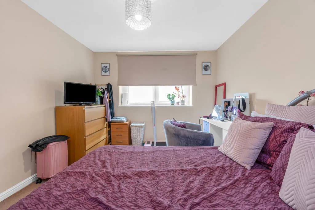 property photo 13 of 16