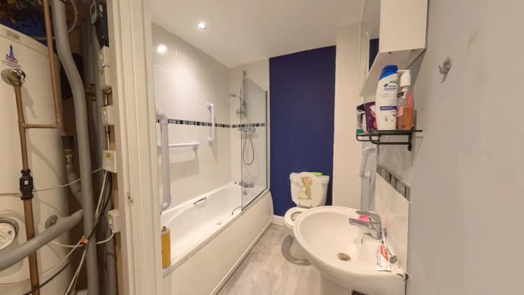 property photo 11 of 37