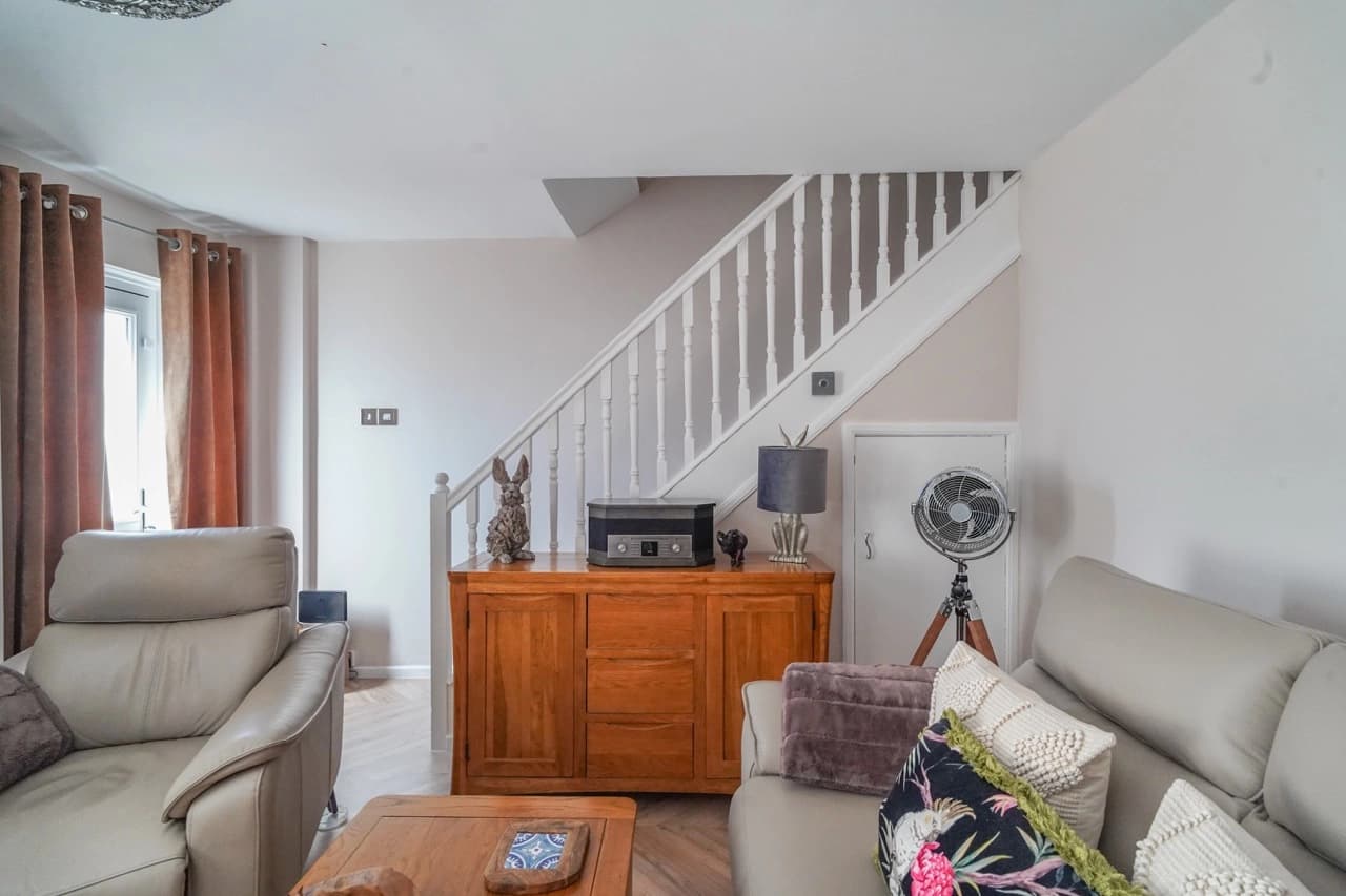 property photo 4 of 18