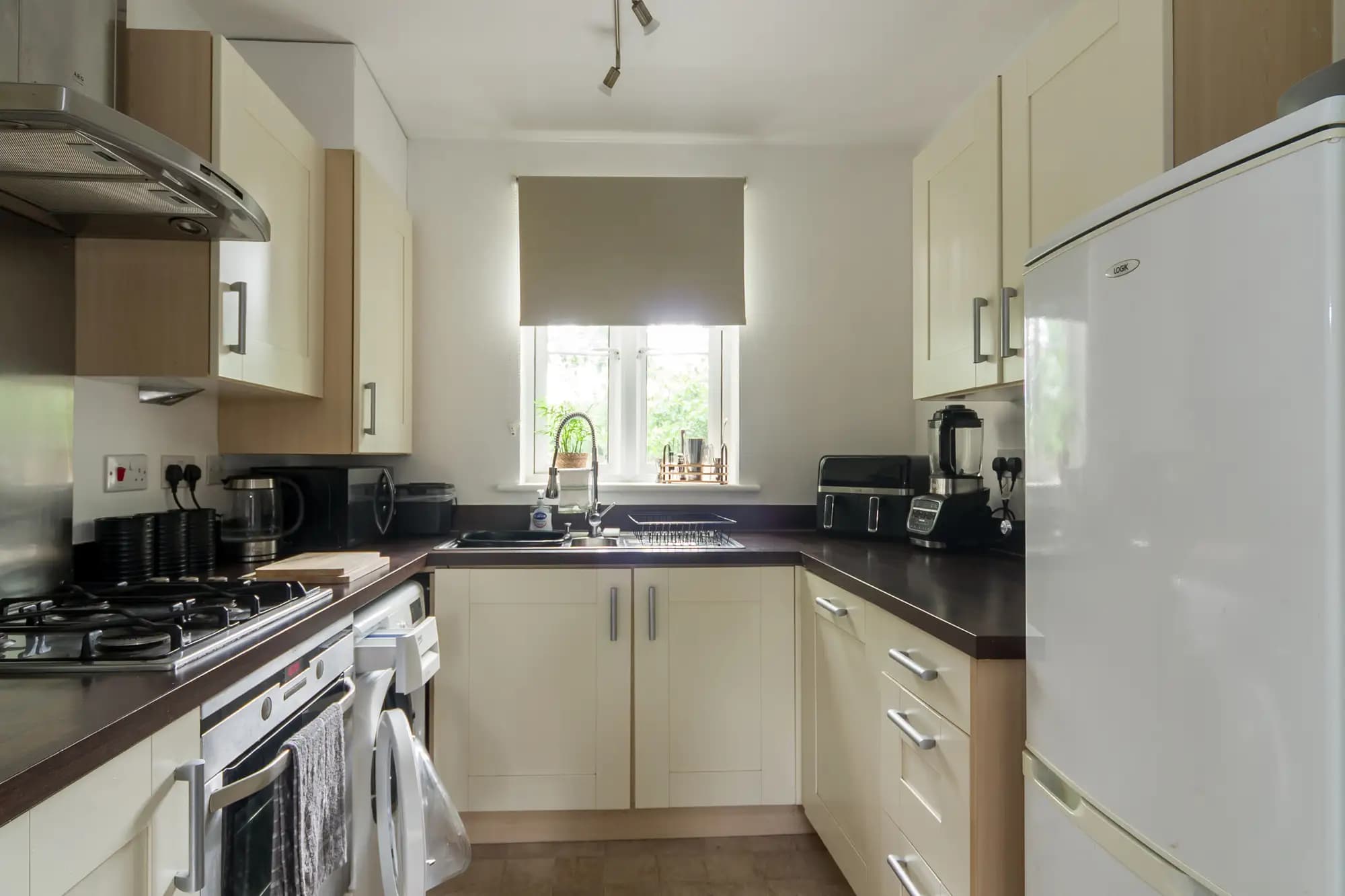 property photo 7 of 38