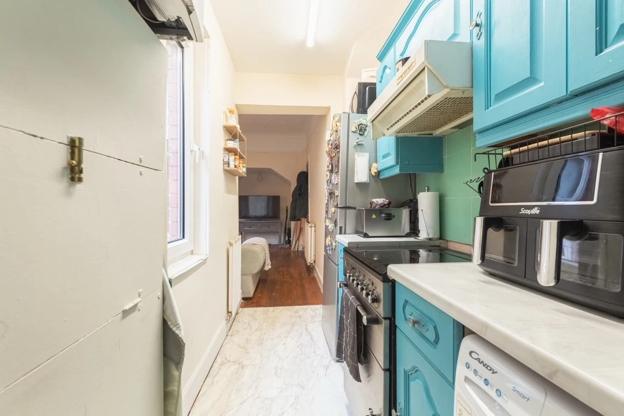 property photo 11 of 32