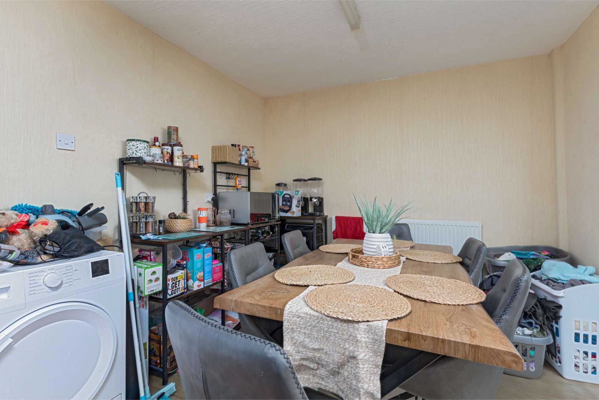 property photo 6 of 18