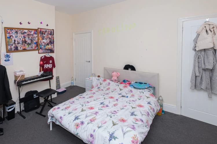 property photo 17 of 27