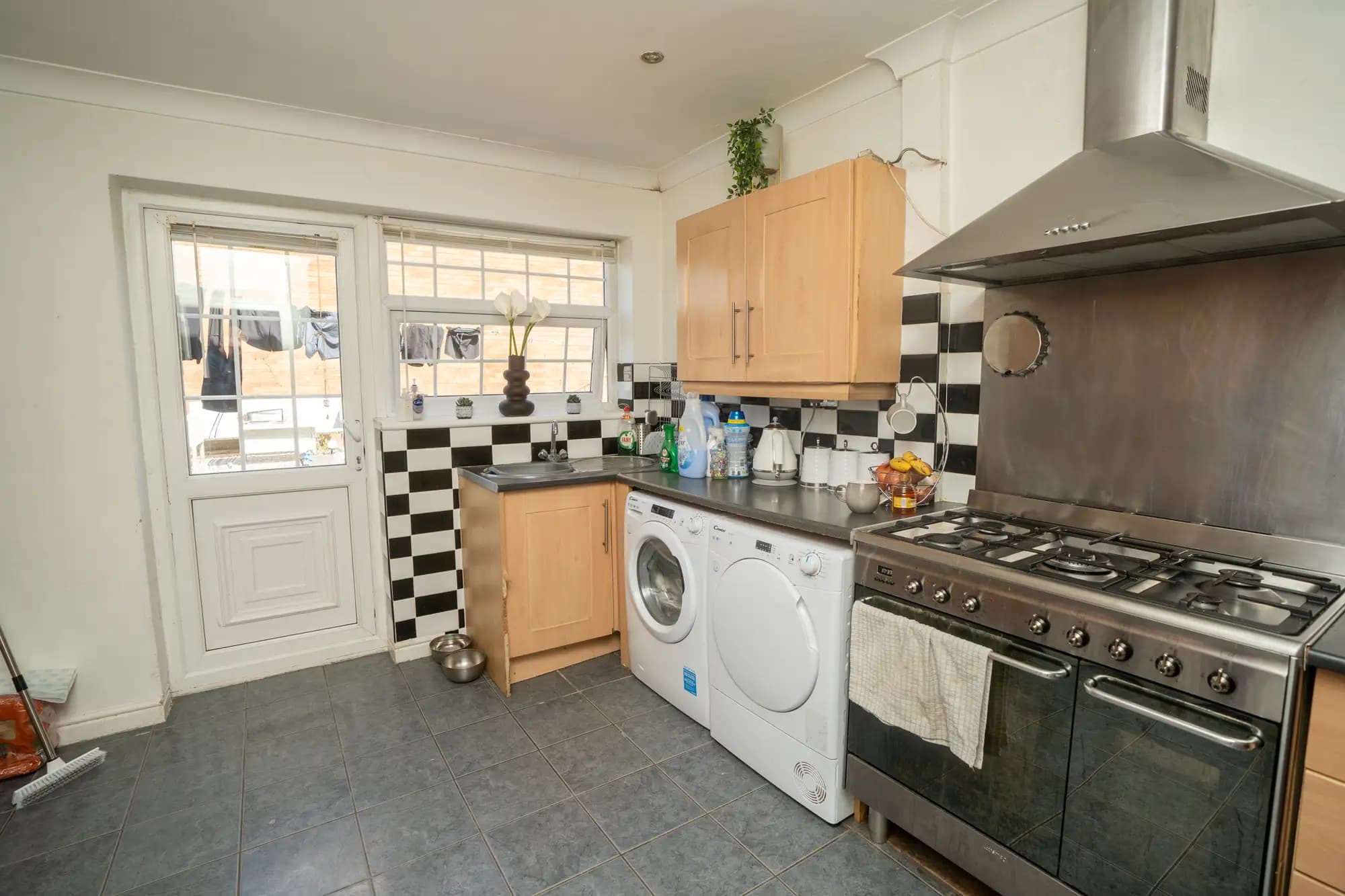 property photo 7 of 23