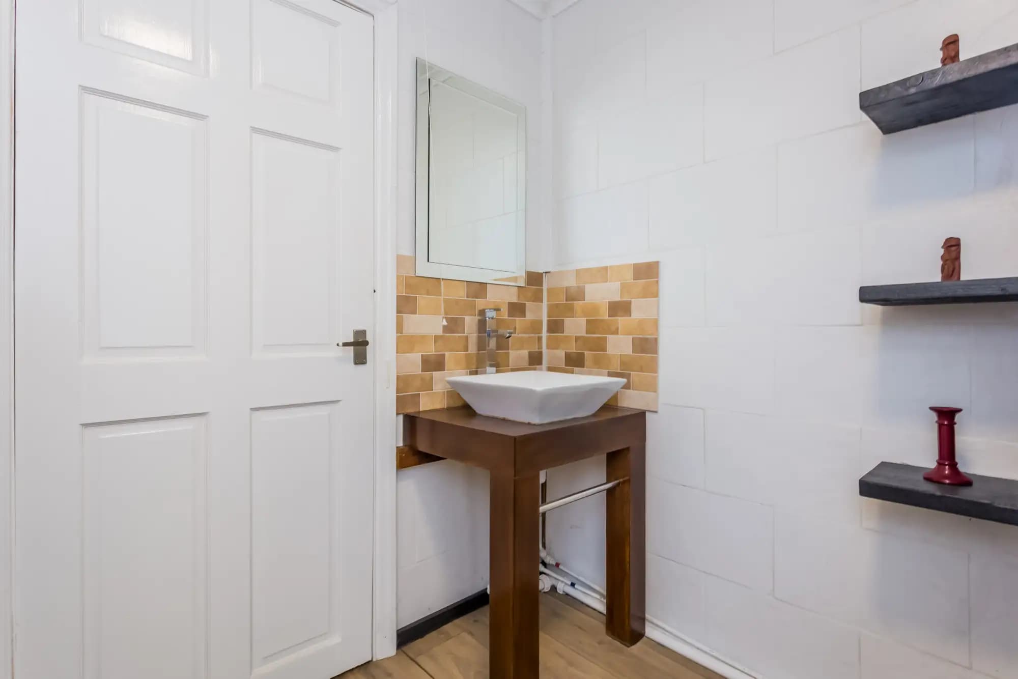 property photo 11 of 25