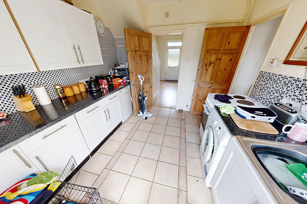 property photo 5 of 38