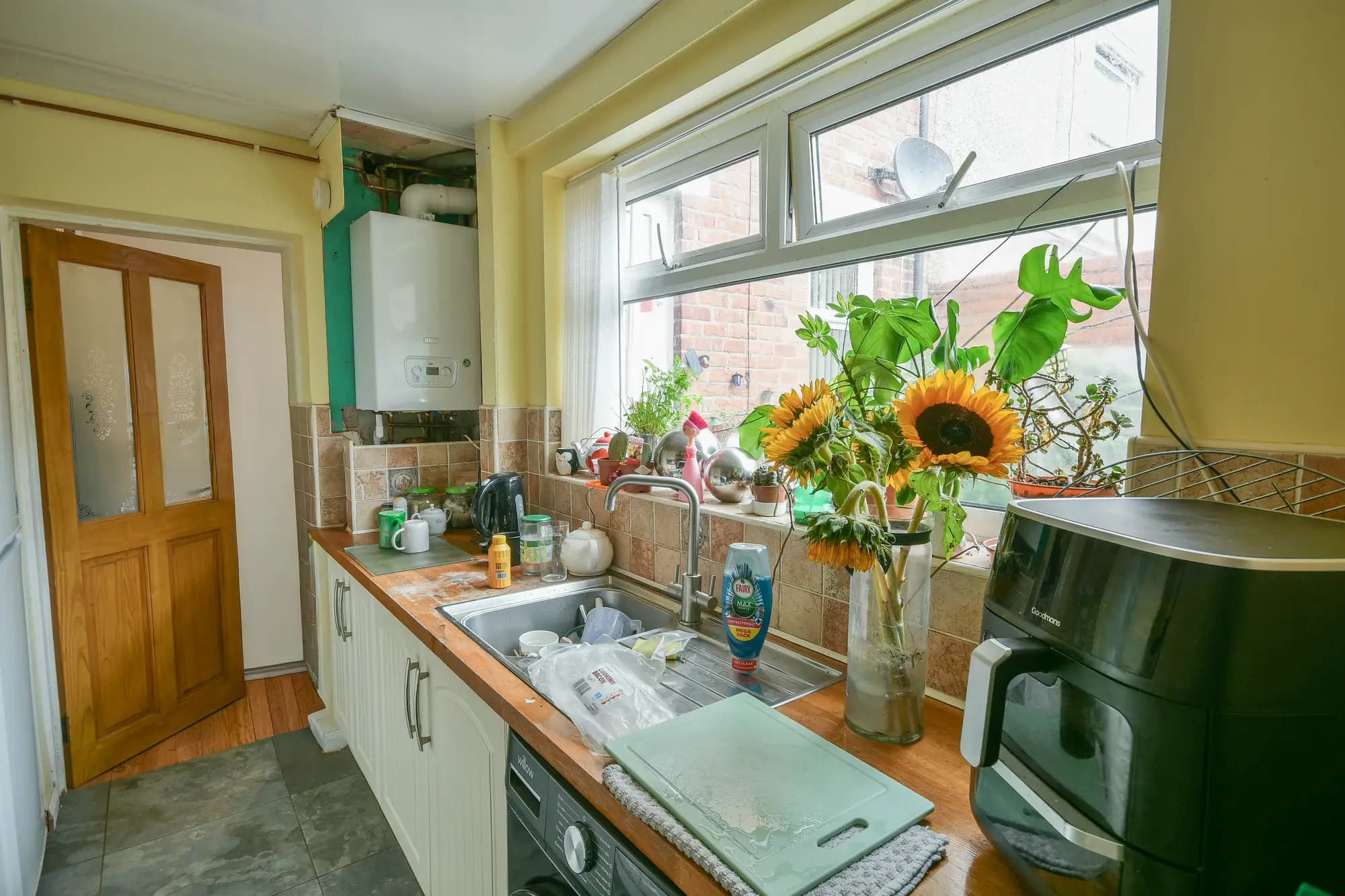 property photo 6 of 17