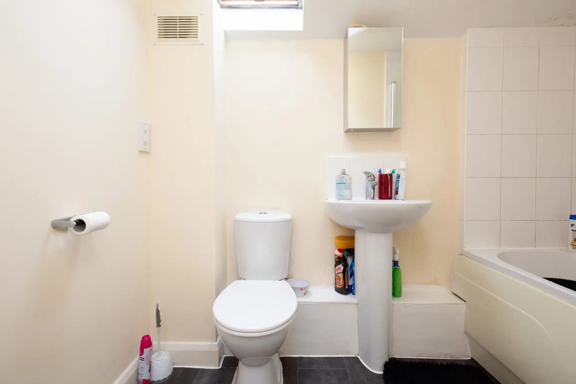 property photo 11 of 18