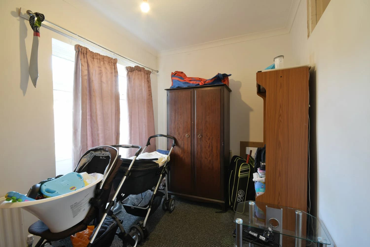 property photo 11 of 17