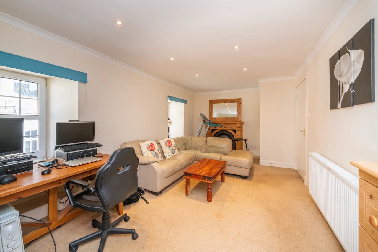 property photo 4 of 16