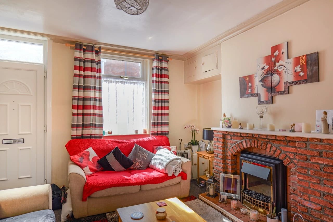 property photo 3 of 16