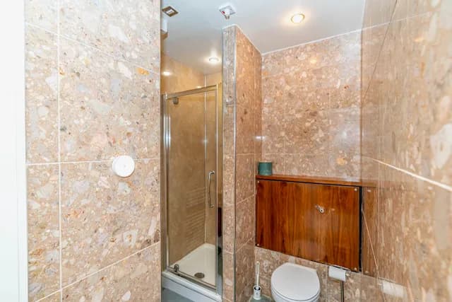 property photo 17 of 39