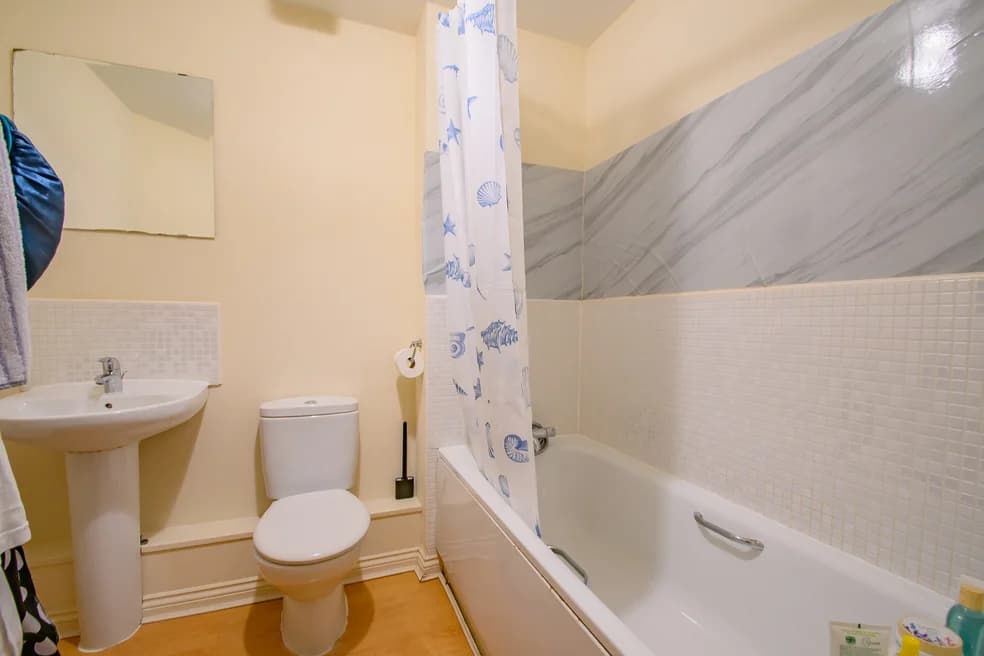 property photo 9 of 17