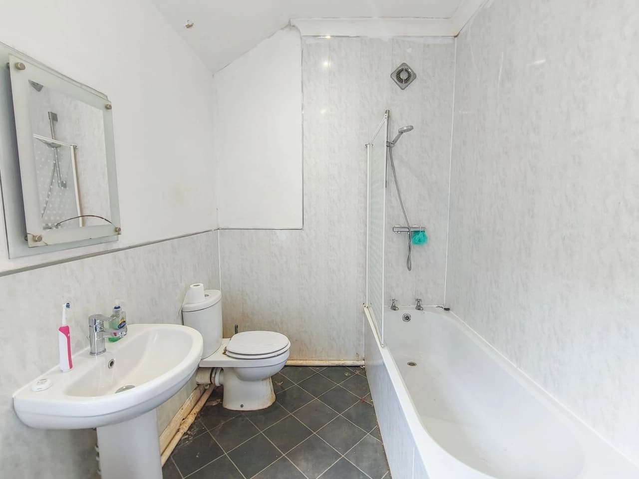 property photo 9 of 15