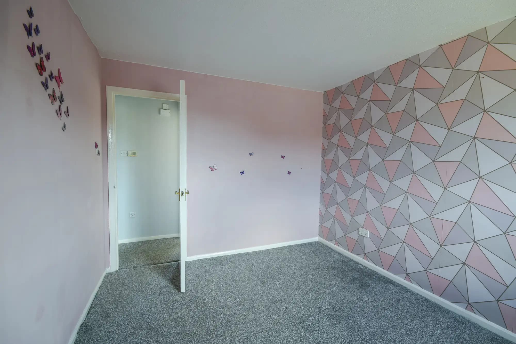 property photo 13 of 21