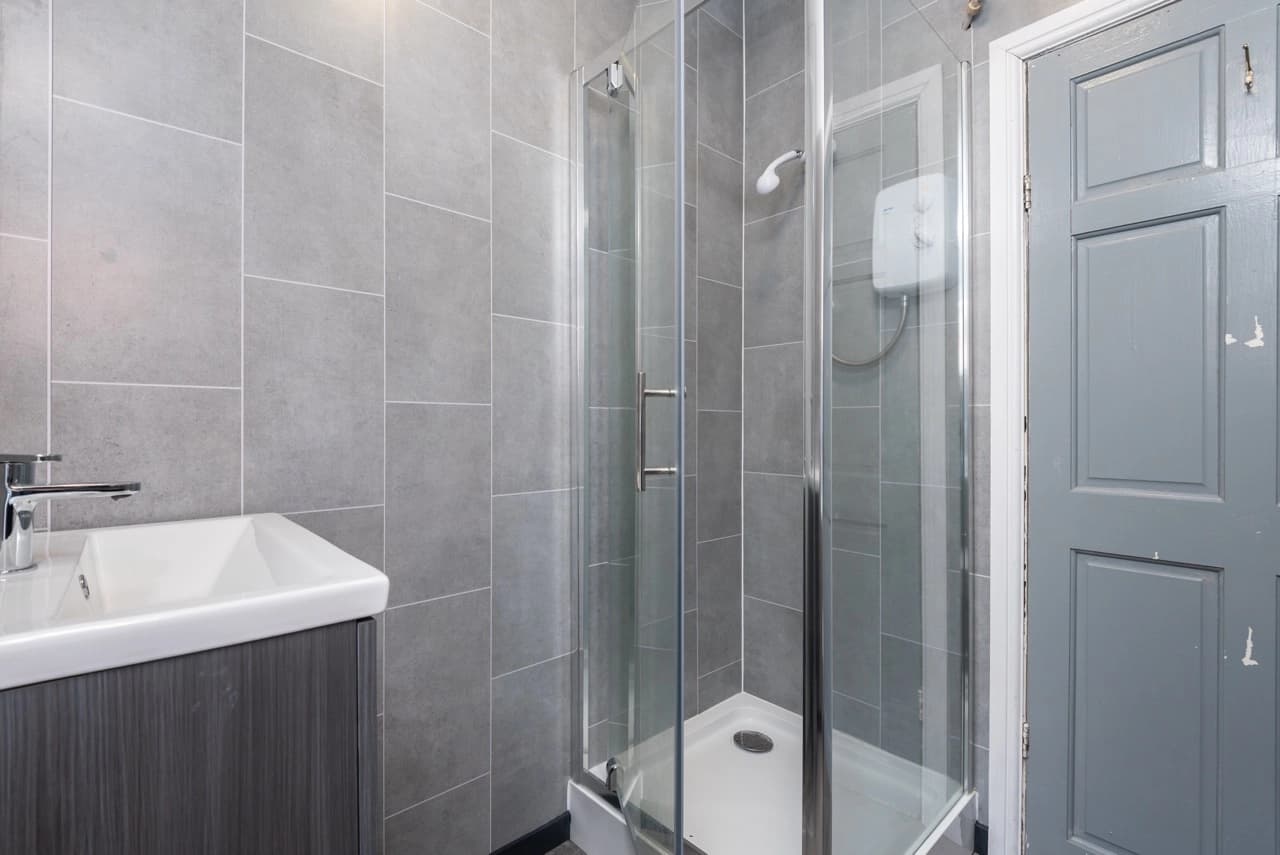 property photo 8 of 40