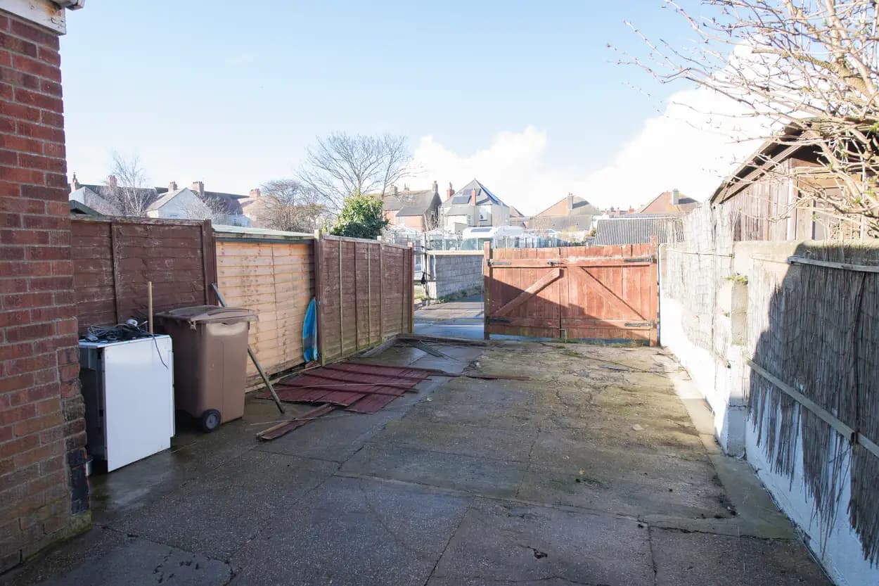 property photo 25 of 38